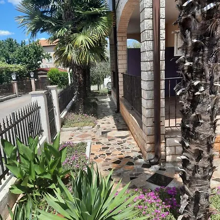 Marinela Apartment *